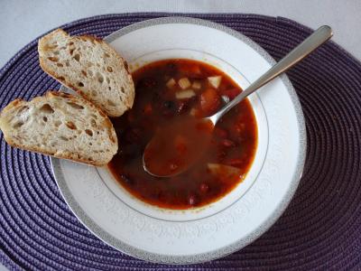 Fazolová polévka z červených fazolí