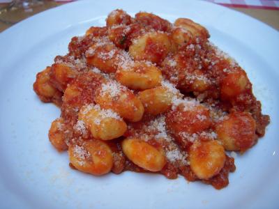 Italské noky s mletým masem a rajčatovou omáčkou