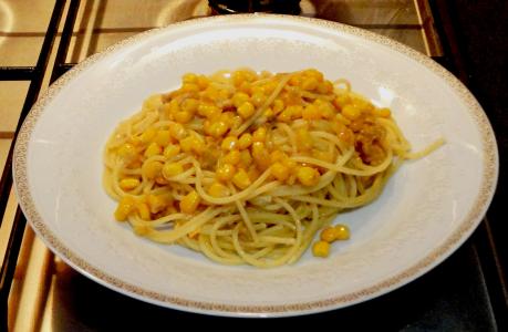 Špagety s tuňákem a kukuřicí