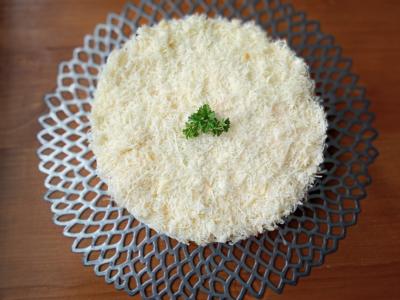 Vrstvený salát se šunkou a ananasem