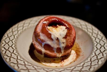 Pečená jablka plněná čokoládou a kokosem