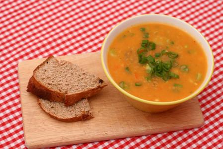 Egyptská polévka z červené čočky