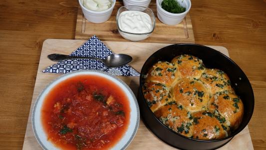 Pampušky - ukrajinský česnekový chléb k boršči