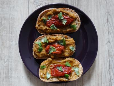 Lilková pomazánka k masu i na pečivo