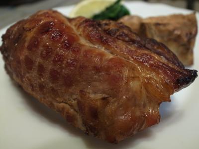 Dušená vepřová kýta s cibulí a česnekem