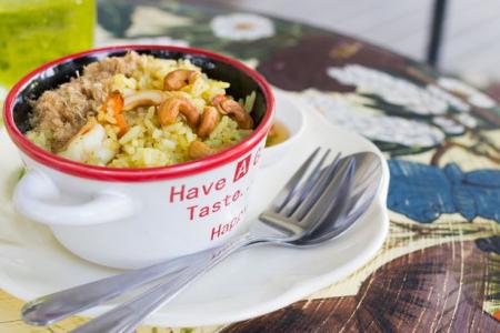 Pikantní rýže s kešu oříšky