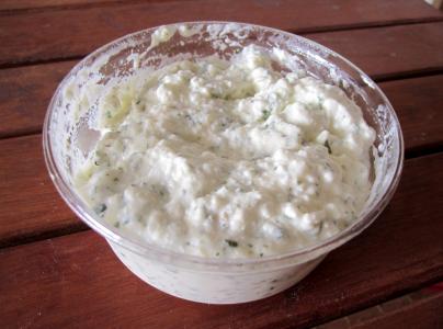 Připravte si domácí tavený sýr z tvarohu