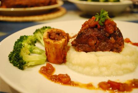 Bramborová kaše se sýrem a kukuřicí