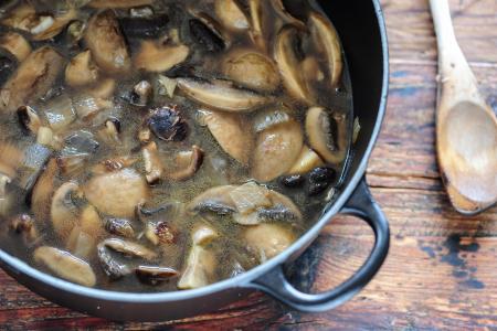 Bramborová polévka s houbami