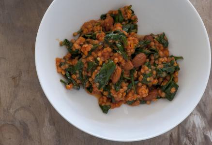 Červená čočka na zázvoru