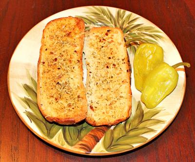 Česnekovo-bazalková bageta