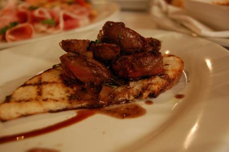 Drůbeží játra s jablky na kari