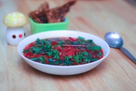 Guláš z červené řepy