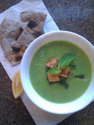 Hrášková polévka s pórkem a celerem