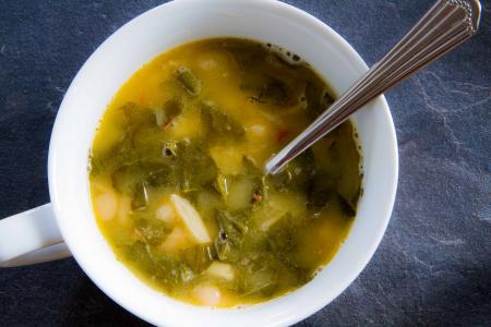 Kapustová polévka s brambory