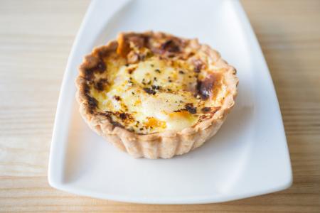 Křehký žampionový quiche