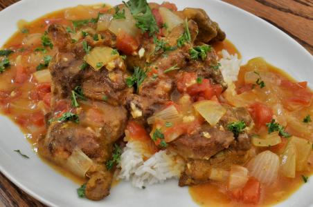 Kuřecí prsa na bylinkách a rajčatech