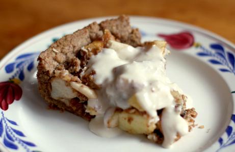 Kynutý hruškový koláč s drobenkou