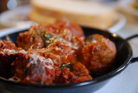 Masové kuličky s rajskou a kuskusem