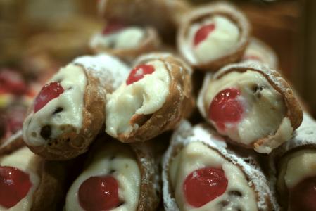 Medové trubičky plněné krémem