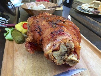 Pečené uzené koleno na pivě