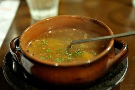 Pikantní klobásová polévka