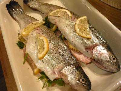 Pstruh na másle se šalvějí