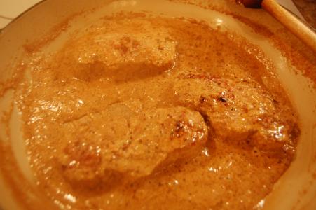 Vepřové srdce a jazyk na smetaně