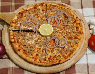 Tuňáková pizza