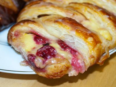 Višňové mřížky z listového těsta