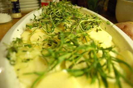 Zapečené brambory s bylinkami