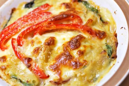 Zapékané brambory s cuketou a fetou