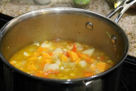 Zeleninová polévka s ovesnými vločkami