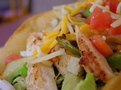 Zeleninový salát s kuřecími kousky