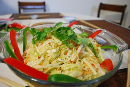 Zelný salát z čerstvého zelí s mrkví