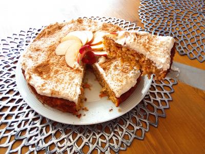 Výborná buchta s jablky, mrkví a tvarohem