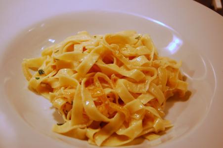 Těstoviny s vejcem a citronem