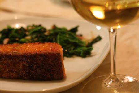 Losos se špenátem a strouhankou