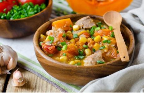 Netradiční dýňová polévka s kukuřicí