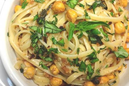 Špagety s cizrnou a kapary