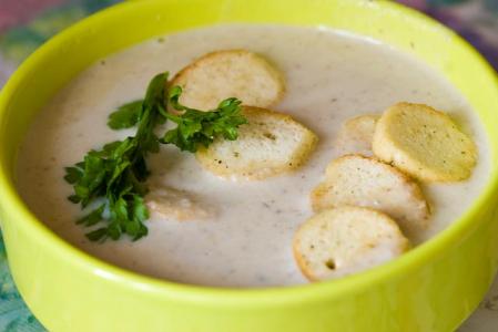 Rychlá brynzová polévka