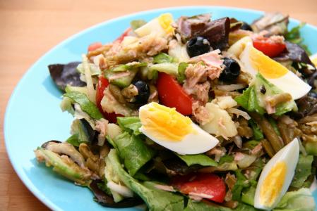 Středomořský salát Nicoise