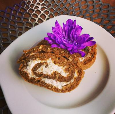 Mrkvová roláda s tvarohovo-mandlovým krémem