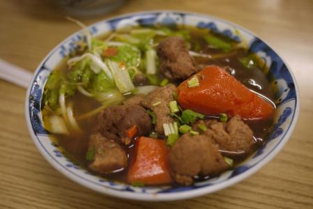 Arménská jehněčí polévka khashlama