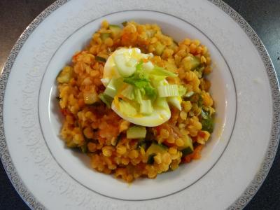 Červená čočka s rajčaty a mladou cuketkou