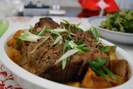 Pečená jehněčí kýta