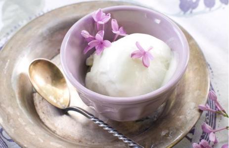 Domácí levandulová zmrzlina