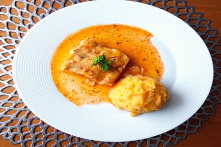Treska v bylinkové omáčce s batátovým pyré