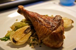 Voňavá krůtí stehna na šalvěji