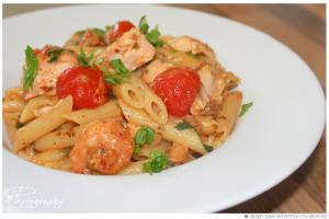 Špagety s lososem a chřestem